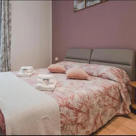 Arcobaleno Via Udine 19 3* Triëst